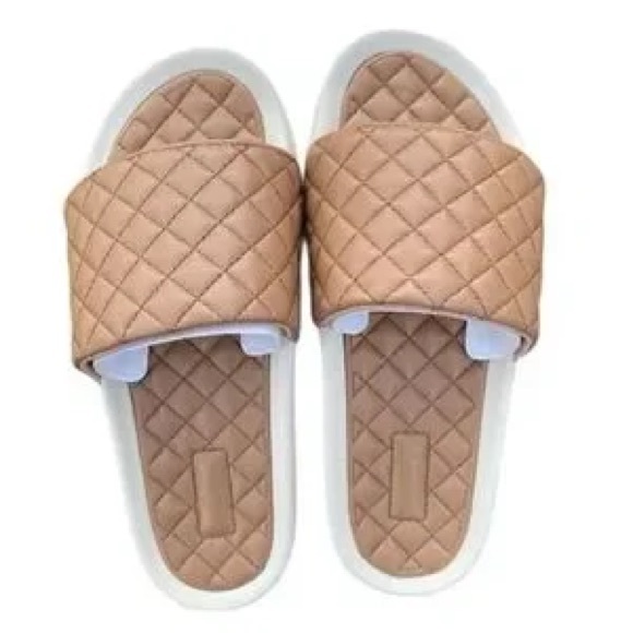 617. NEW SIZE 13 APL Quilted Slide Sandals in Tan and White Trim